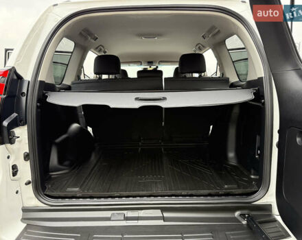 Белый Тойота Ленд Крузер Прадо, объемом двигателя 3.96 л и пробегом 50 тыс. км за 41999 $, фото 114 на Automoto.ua