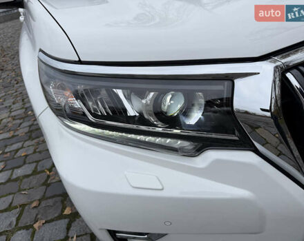 Белый Тойота Ленд Крузер Прадо, объемом двигателя 3.96 л и пробегом 50 тыс. км за 41999 $, фото 70 на Automoto.ua