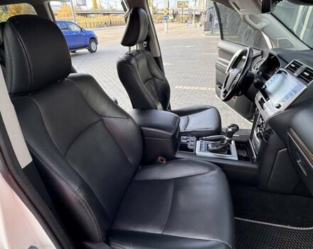 Белый Тойота Ленд Крузер Прадо, объемом двигателя 2.76 л и пробегом 130 тыс. км за 49599 $, фото 37 на Automoto.ua