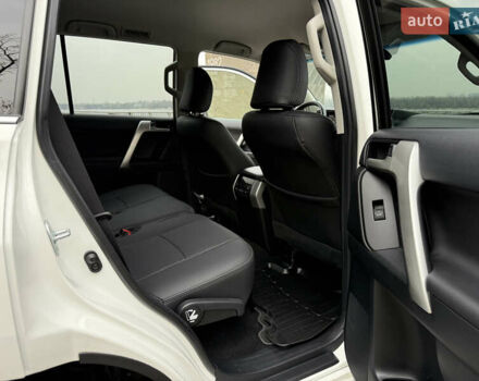 Белый Тойота Ленд Крузер Прадо, объемом двигателя 3.96 л и пробегом 50 тыс. км за 41999 $, фото 103 на Automoto.ua