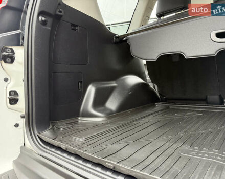 Белый Тойота Ленд Крузер Прадо, объемом двигателя 3.96 л и пробегом 50 тыс. км за 41999 $, фото 116 на Automoto.ua