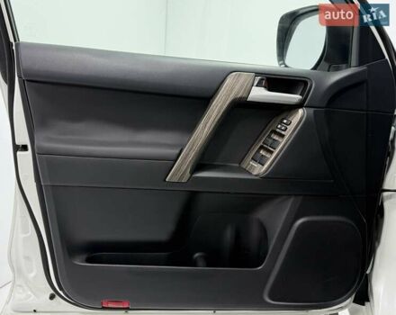 Білий Тойота Ленд Крузер Прадо, об'ємом двигуна 2.76 л та пробігом 139 тис. км за 43000 $, фото 32 на Automoto.ua