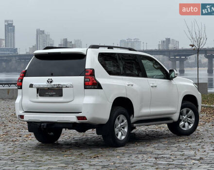 Белый Тойота Ленд Крузер Прадо, объемом двигателя 3.96 л и пробегом 50 тыс. км за 41999 $, фото 174 на Automoto.ua