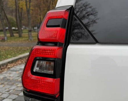 Белый Тойота Ленд Крузер Прадо, объемом двигателя 3.96 л и пробегом 50 тыс. км за 41999 $, фото 49 на Automoto.ua