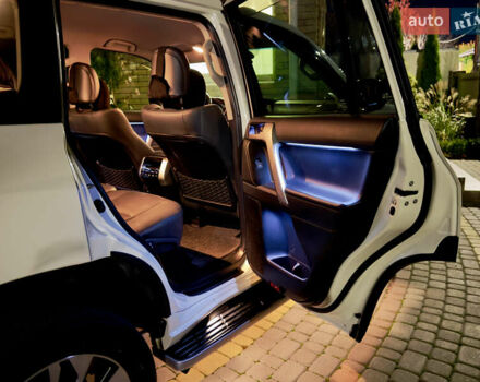 Белый Тойота Ленд Крузер Прадо, объемом двигателя 3.96 л и пробегом 80 тыс. км за 47500 $, фото 13 на Automoto.ua