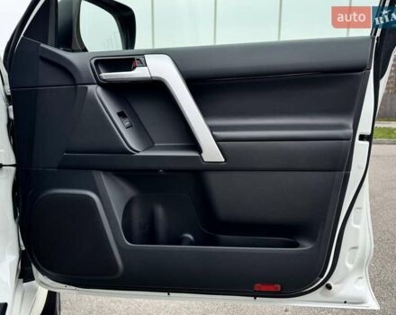 Белый Тойота Ленд Крузер Прадо, объемом двигателя 3.96 л и пробегом 43 тыс. км за 56500 $, фото 37 на Automoto.ua