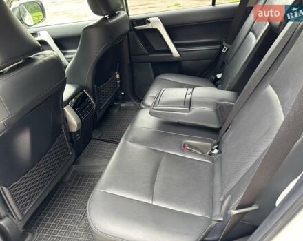 Тойота Ленд Крузер Прадо 2021 в Сумах на Automoto.ua Белый Тойота Ленд Крузер Прадо, объемом двигателя 3.96 л и пробегом 45 тыс. км за 53499 $, фото 42 на Automoto.ua