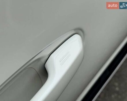 Белый Тойота Ленд Крузер Прадо, объемом двигателя 3.96 л и пробегом 43 тыс. км за 56500 $, фото 20 на Automoto.ua