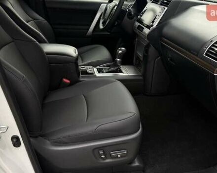 Белый Тойота Ленд Крузер Прадо, объемом двигателя 3.96 л и пробегом 78 тыс. км за 43500 $, фото 16 на Automoto.ua