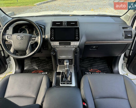 Белый Тойота Ленд Крузер Прадо, объемом двигателя 4 л и пробегом 22 тыс. км за 54999 $, фото 57 на Automoto.ua