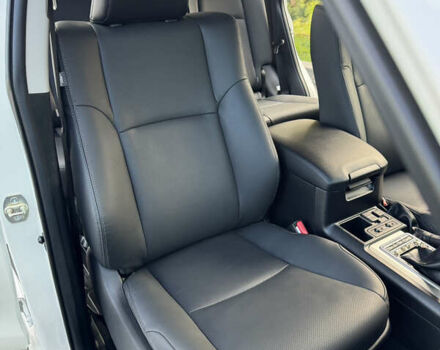 Белый Тойота Ленд Крузер Прадо, объемом двигателя 4 л и пробегом 22 тыс. км за 54999 $, фото 122 на Automoto.ua