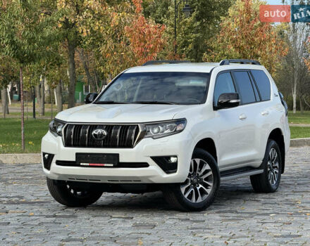Белый Тойота Ленд Крузер Прадо, объемом двигателя 4 л и пробегом 22 тыс. км за 54999 $, фото 197 на Automoto.ua