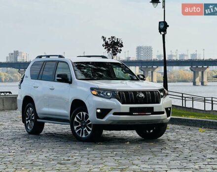 Белый Тойота Ленд Крузер Прадо, объемом двигателя 4 л и пробегом 22 тыс. км за 54999 $, фото 181 на Automoto.ua