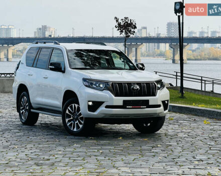 Белый Тойота Ленд Крузер Прадо, объемом двигателя 4 л и пробегом 22 тыс. км за 54999 $, фото 186 на Automoto.ua