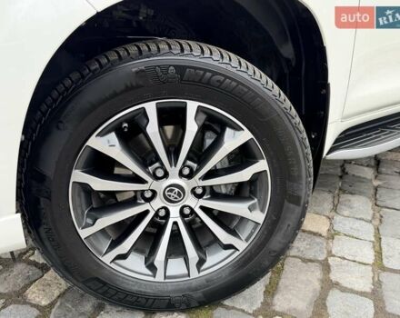 Білий Тойота Ленд Крузер Прадо, об'ємом двигуна 3.96 л та пробігом 39 тис. км за 56999 $, фото 4 на Automoto.ua