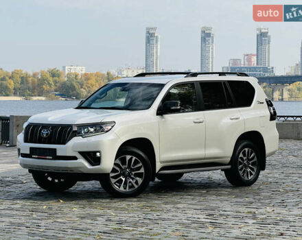 Белый Тойота Ленд Крузер Прадо, объемом двигателя 4 л и пробегом 22 тыс. км за 54999 $, фото 177 на Automoto.ua