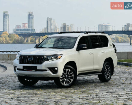 Белый Тойота Ленд Крузер Прадо, объемом двигателя 4 л и пробегом 22 тыс. км за 54999 $, фото 179 на Automoto.ua