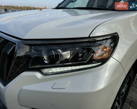 Белый Тойота Ленд Крузер Прадо, объемом двигателя 4 л и пробегом 22 тыс. км за 54999 $, фото 152 на Automoto.ua