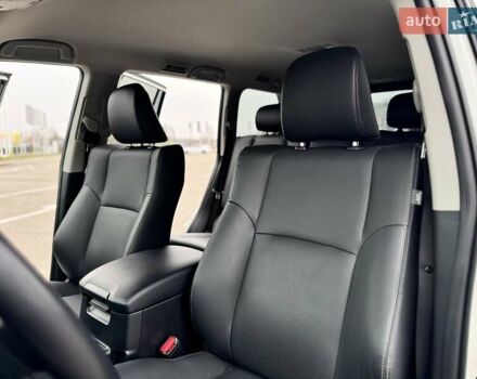 Белый Тойота Ленд Крузер Прадо, объемом двигателя 3.96 л и пробегом 43 тыс. км за 56500 $, фото 25 на Automoto.ua