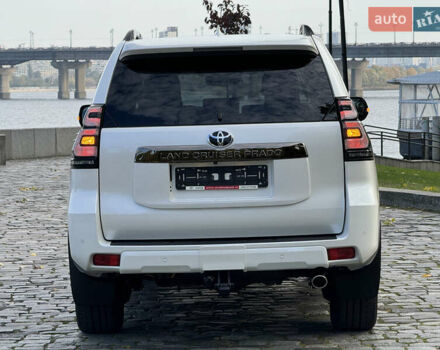 Белый Тойота Ленд Крузер Прадо, объемом двигателя 4 л и пробегом 22 тыс. км за 54999 $, фото 161 на Automoto.ua