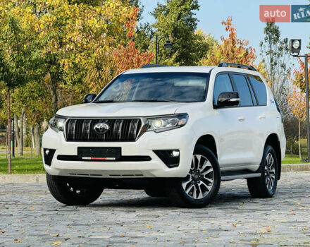 Белый Тойота Ленд Крузер Прадо, объемом двигателя 4 л и пробегом 22 тыс. км за 54999 $, фото 195 на Automoto.ua