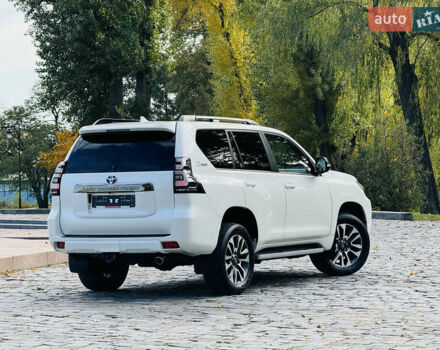 Белый Тойота Ленд Крузер Прадо, объемом двигателя 4 л и пробегом 22 тыс. км за 54999 $, фото 19 на Automoto.ua