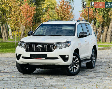 Белый Тойота Ленд Крузер Прадо, объемом двигателя 4 л и пробегом 22 тыс. км за 54999 $, фото 191 на Automoto.ua