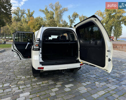 Белый Тойота Ленд Крузер Прадо, объемом двигателя 4 л и пробегом 22 тыс. км за 54999 $, фото 83 на Automoto.ua