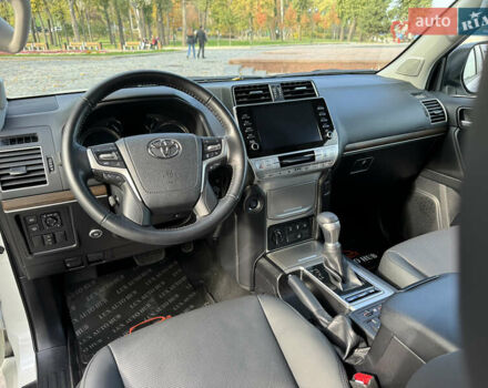 Белый Тойота Ленд Крузер Прадо, объемом двигателя 4 л и пробегом 22 тыс. км за 54999 $, фото 50 на Automoto.ua