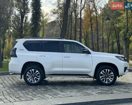 Белый Тойота Ленд Крузер Прадо, объемом двигателя 4 л и пробегом 22 тыс. км за 54999 $, фото 174 на Automoto.ua