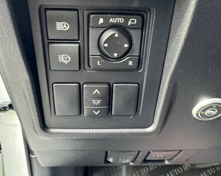 Белый Тойота Ленд Крузер Прадо, объемом двигателя 4 л и пробегом 22 тыс. км за 54999 $, фото 88 на Automoto.ua