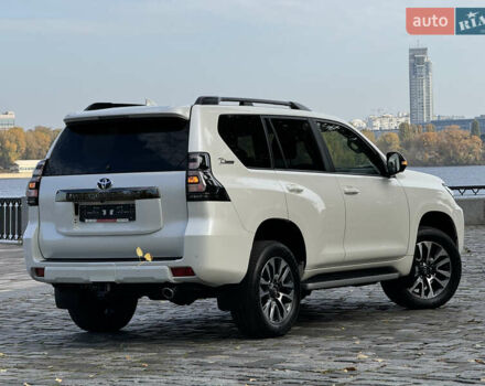 Белый Тойота Ленд Крузер Прадо, объемом двигателя 4 л и пробегом 22 тыс. км за 54999 $, фото 172 на Automoto.ua