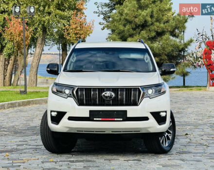 Белый Тойота Ленд Крузер Прадо, объемом двигателя 4 л и пробегом 22 тыс. км за 54999 $, фото 188 на Automoto.ua