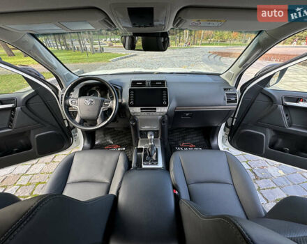 Белый Тойота Ленд Крузер Прадо, объемом двигателя 4 л и пробегом 22 тыс. км за 54999 $, фото 53 на Automoto.ua