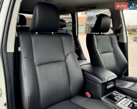 Белый Тойота Ленд Крузер Прадо, объемом двигателя 3.96 л и пробегом 43 тыс. км за 56500 $, фото 39 на Automoto.ua