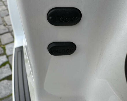 Белый Тойота Ленд Крузер Прадо, объемом двигателя 4 л и пробегом 22 тыс. км за 54999 $, фото 33 на Automoto.ua