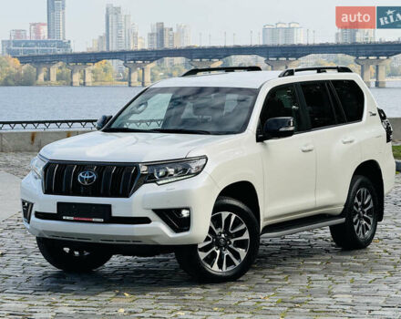 Белый Тойота Ленд Крузер Прадо, объемом двигателя 4 л и пробегом 22 тыс. км за 54999 $, фото 11 на Automoto.ua