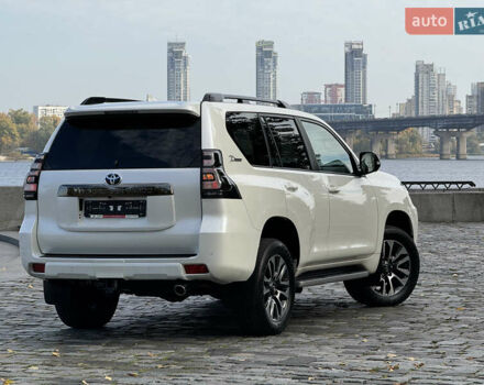 Белый Тойота Ленд Крузер Прадо, объемом двигателя 4 л и пробегом 22 тыс. км за 54999 $, фото 167 на Automoto.ua