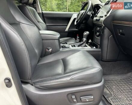 Тойота Ленд Крузер Прадо 2021 в Сумах на Automoto.ua Белый Тойота Ленд Крузер Прадо, объемом двигателя 3.96 л и пробегом 45 тыс. км за 53499 $, фото 48 на Automoto.ua