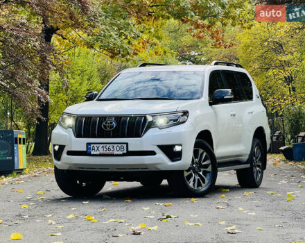 Белый Тойота Ленд Крузер Прадо, объемом двигателя 4 л и пробегом 22 тыс. км за 54999 $, фото 116 на Automoto.ua