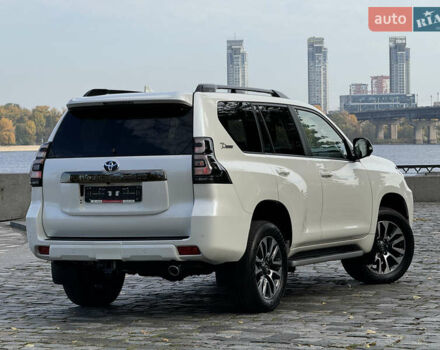 Белый Тойота Ленд Крузер Прадо, объемом двигателя 4 л и пробегом 22 тыс. км за 54999 $, фото 171 на Automoto.ua