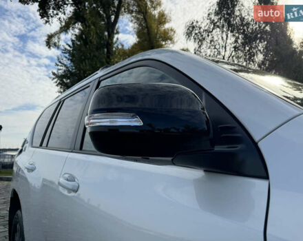 Белый Тойота Ленд Крузер Прадо, объемом двигателя 4 л и пробегом 22 тыс. км за 54999 $, фото 42 на Automoto.ua