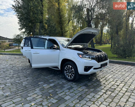 Белый Тойота Ленд Крузер Прадо, объемом двигателя 4 л и пробегом 22 тыс. км за 54999 $, фото 86 на Automoto.ua