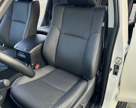 Белый Тойота Ленд Крузер Прадо, объемом двигателя 4 л и пробегом 22 тыс. км за 54999 $, фото 121 на Automoto.ua