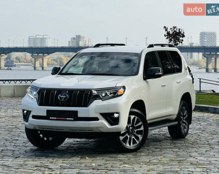 Белый Тойота Ленд Крузер Прадо, объемом двигателя 4 л и пробегом 22 тыс. км за 54999 $, фото 182 на Automoto.ua