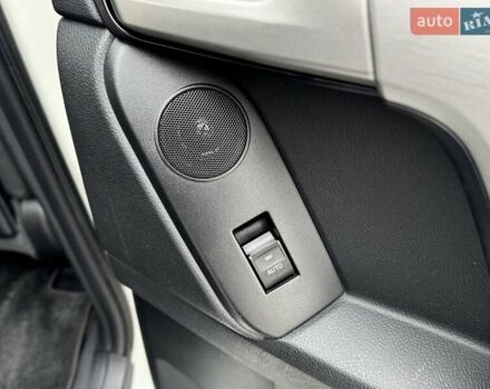 Белый Тойота Ленд Крузер Прадо, объемом двигателя 3.96 л и пробегом 43 тыс. км за 56500 $, фото 34 на Automoto.ua