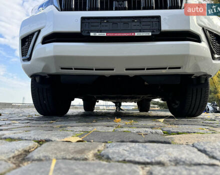 Белый Тойота Ленд Крузер Прадо, объемом двигателя 4 л и пробегом 22 тыс. км за 54999 $, фото 143 на Automoto.ua