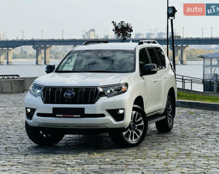 Белый Тойота Ленд Крузер Прадо, объемом двигателя 4 л и пробегом 22 тыс. км за 54999 $, фото 180 на Automoto.ua