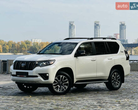 Белый Тойота Ленд Крузер Прадо, объемом двигателя 4 л и пробегом 22 тыс. км за 54999 $, фото 176 на Automoto.ua