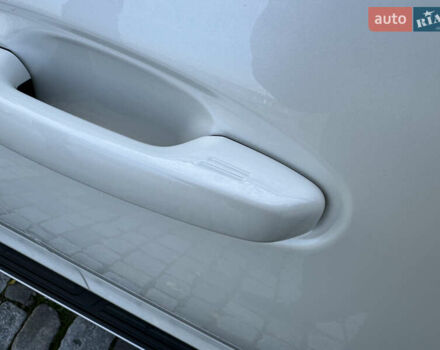 Белый Тойота Ленд Крузер Прадо, объемом двигателя 4 л и пробегом 22 тыс. км за 54999 $, фото 146 на Automoto.ua